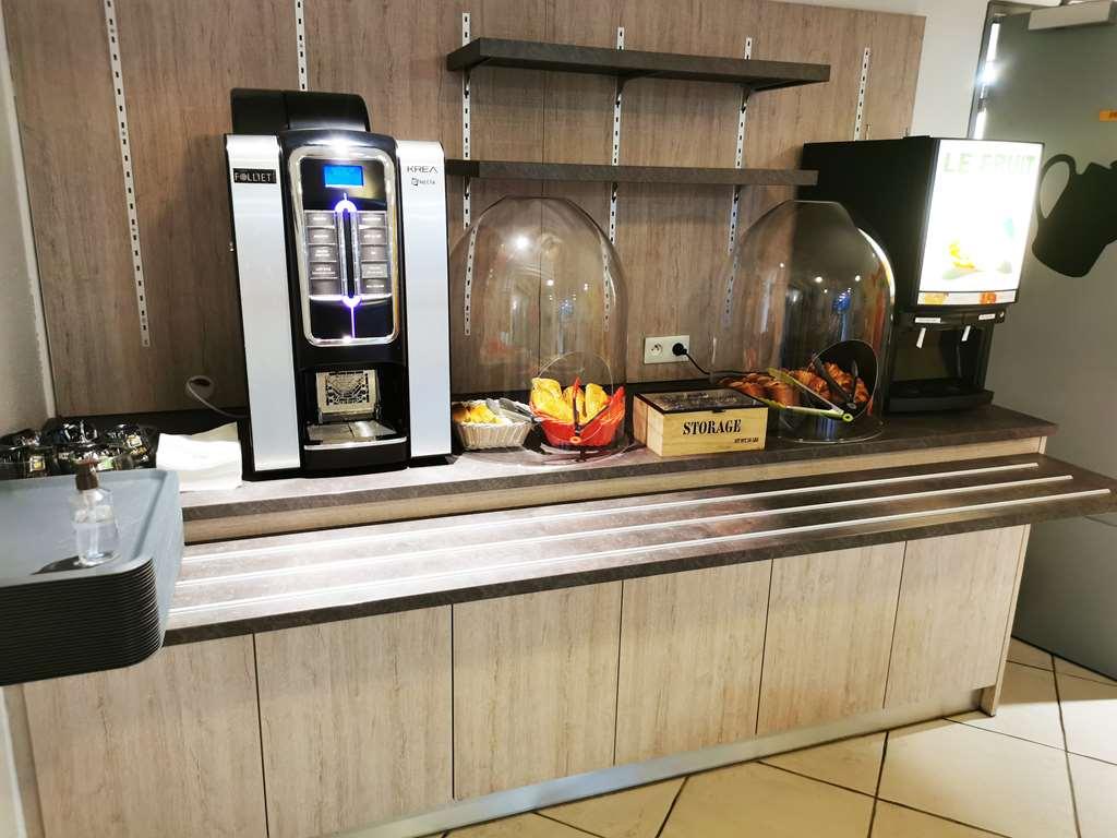 Brit Hotel Essentiel Tours Nord Restaurant photo